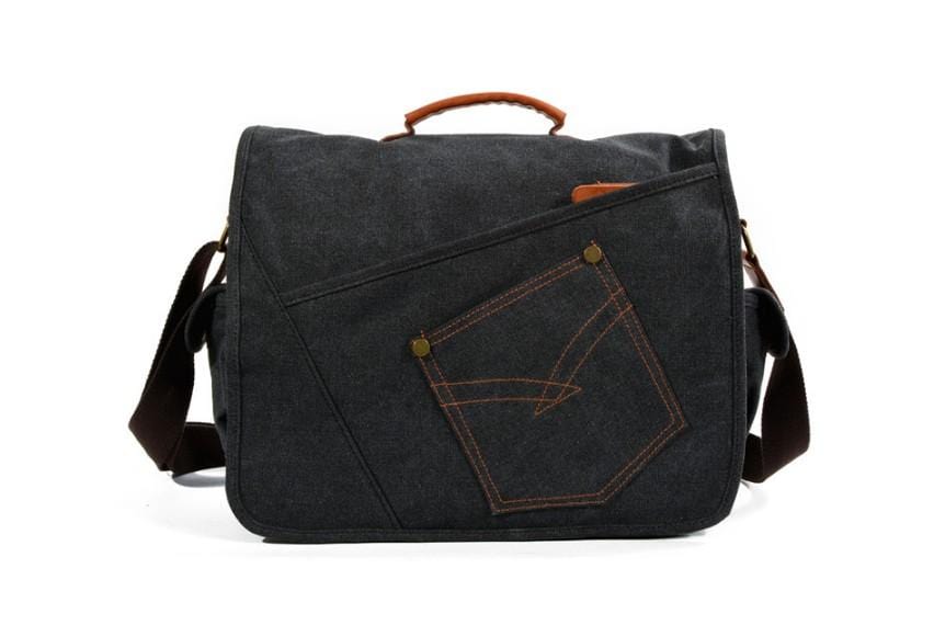 Túi đeo chéo bằng vải denim và túi đeo vai bằng da.