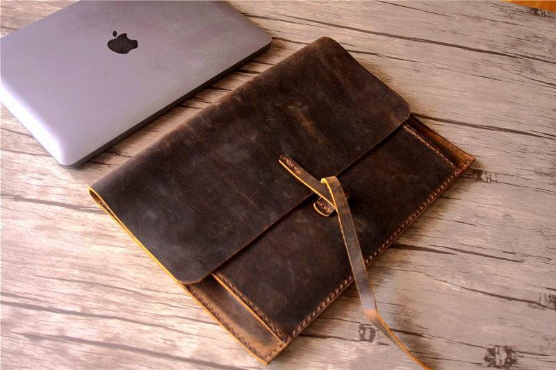 Bao da đựng laptop 14 inch, thiết kế theo yêu cầu.