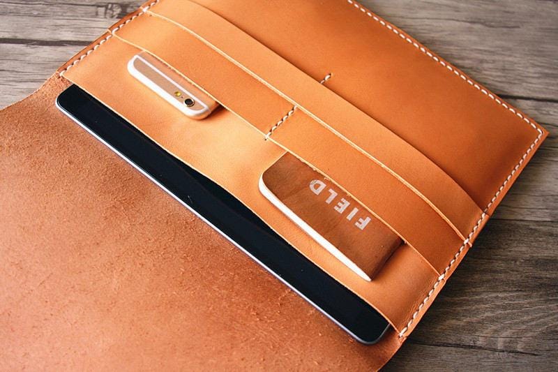 Bao đựng laptop bằng da theo yêu cầu cá nhân.