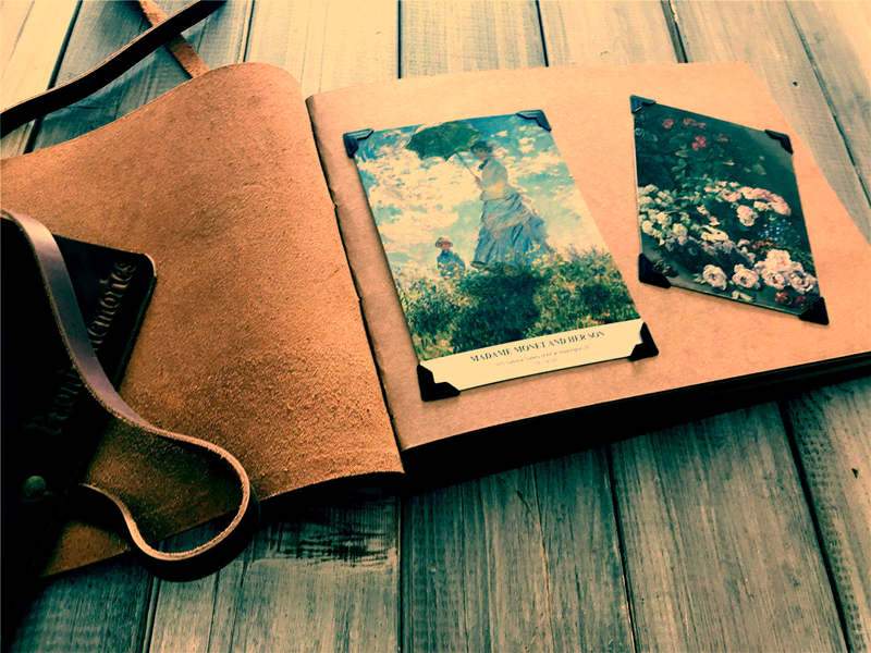 Album ảnh khổ lớn bằng da khắc họa tiết.