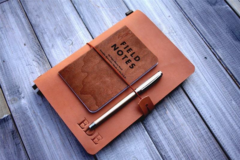 Bìa sổ tay du lịch A5 bằng da màu nâu được cá nhân hóa