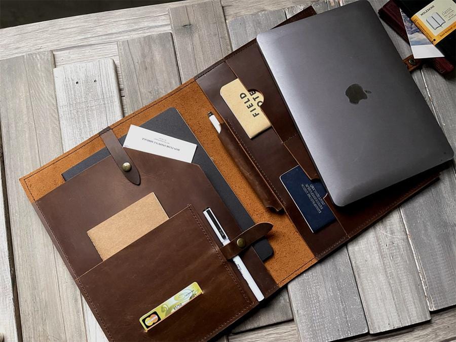 Ốp lưng Macbook bằng da cá nhân hóa, phong cách.