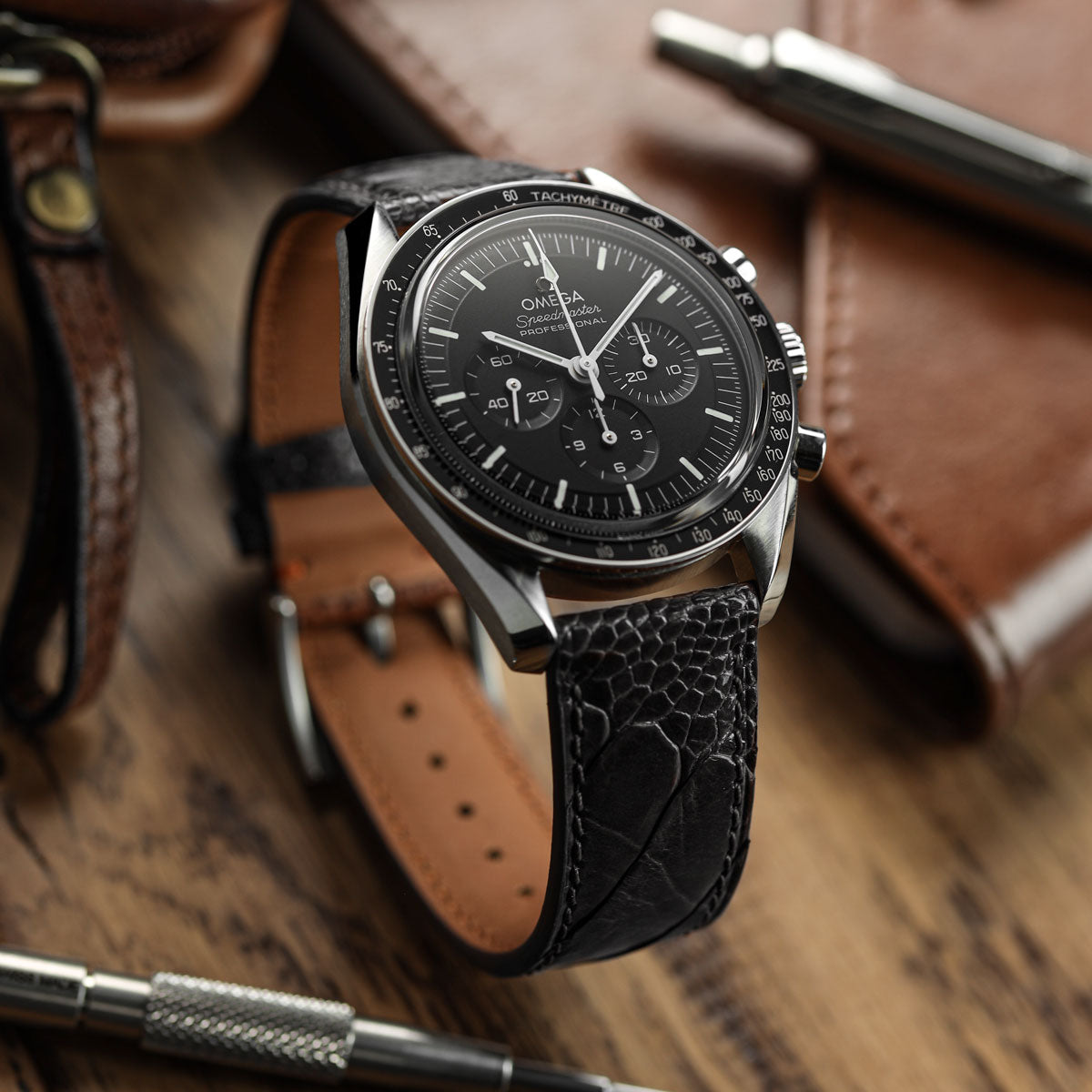 Bracelet de montre en cuir fait main avec jambe d'autruche Durbuy en noir rực rỡ