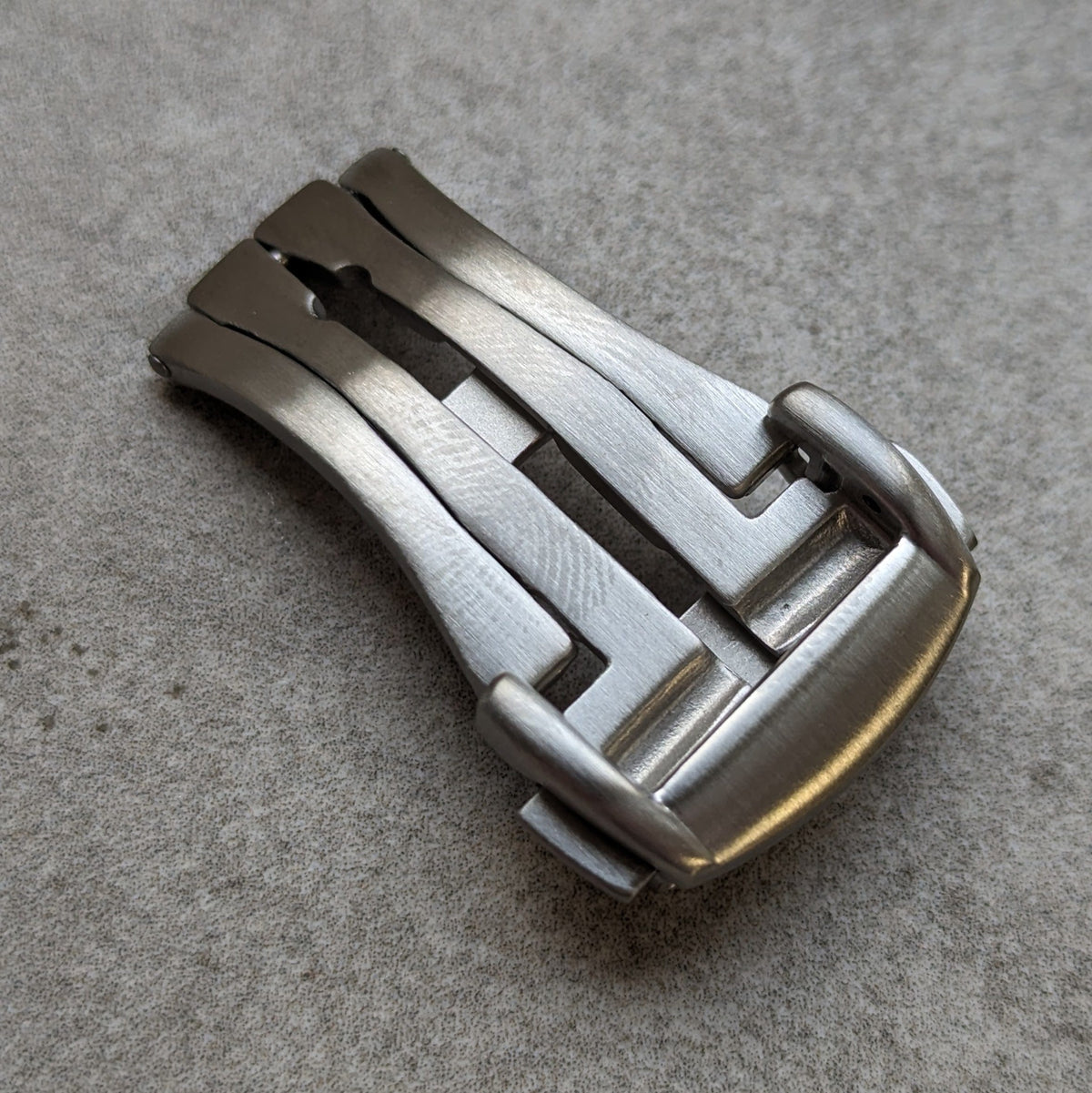 Khóa cài kiểu Omega