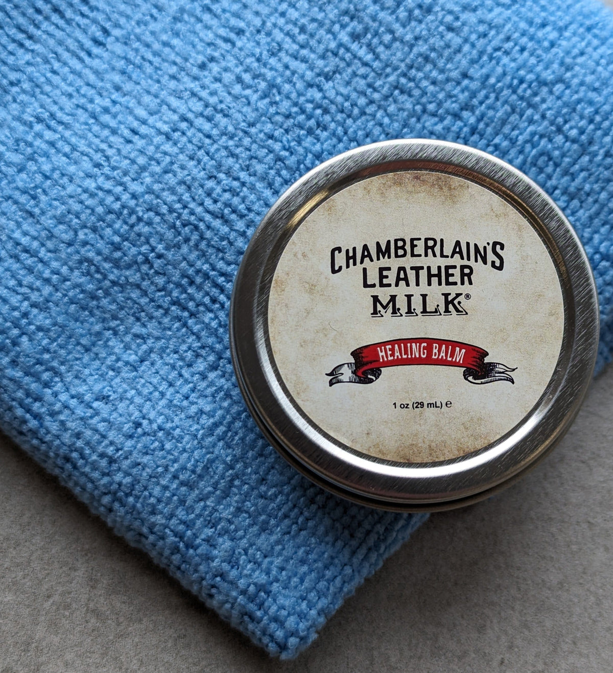Sáp dưỡng da Chamberlain's Leather Healing Balm - Hộp thiếc 1oz kèm khăn lau.