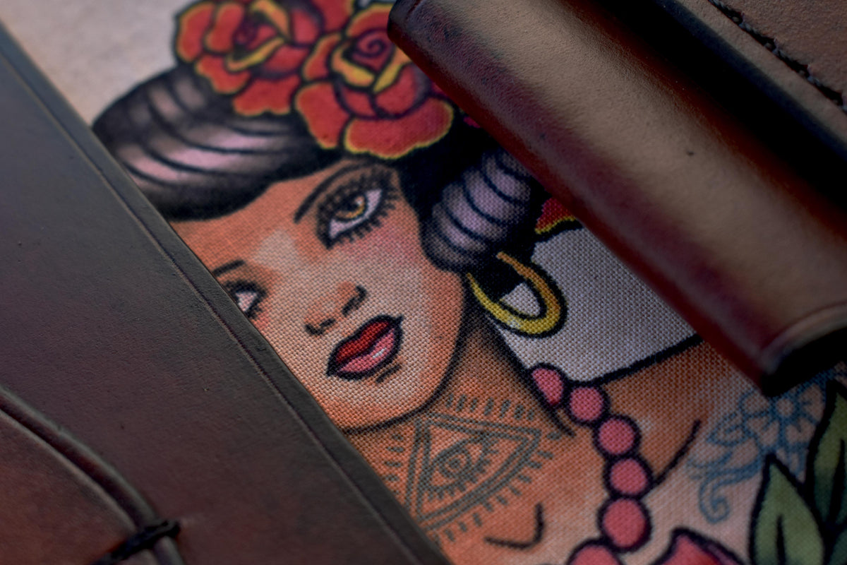Ví cầm tay cỡ lớn kèm dây đeo cổ tay - Pinup Liner