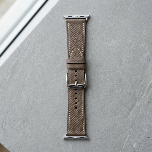 Dây Da Epsom Apple Watch Chỉ Kem Heritage — 01 Hero Flatlay Studio 90°