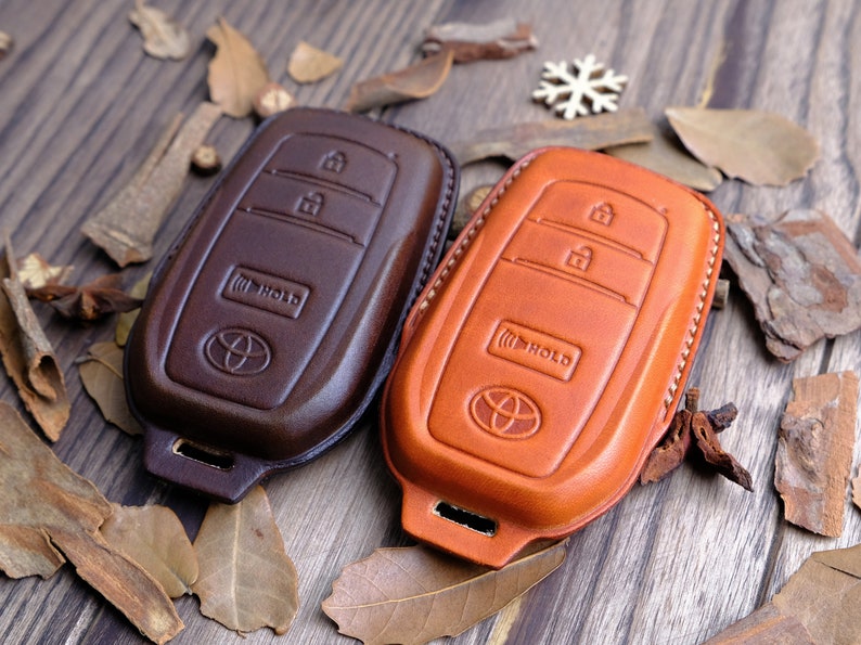 Bao đựng chìa khóa xe Toyota Prius 2023 2024, vỏ chìa khóa điều khiển từ xa thông minh Toyota Prius, bao đựng chìa khóa bằng da thủ công dành cho Toyota, vỏ chìa khóa cá nhân hóa.