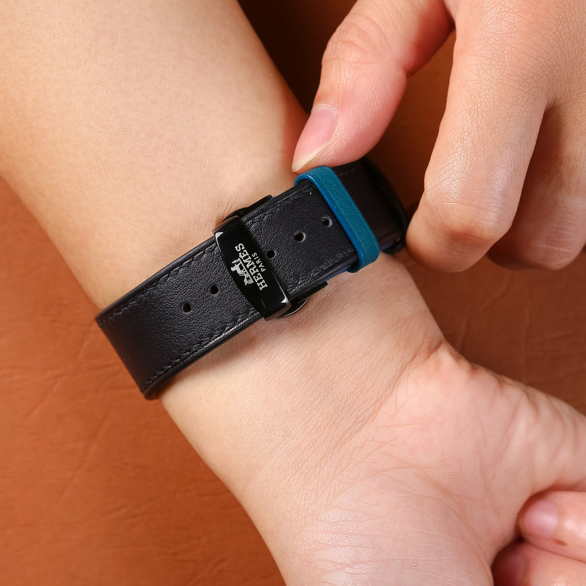 Dây đeo đồng hồ Swift bằng da dành cho Apple Watch và đồng hồ cơ.