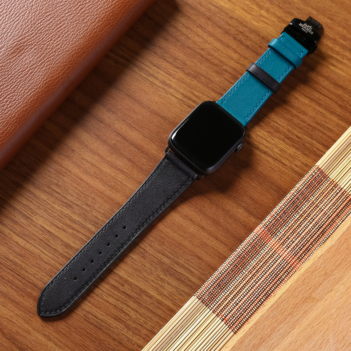 Dây đeo đồng hồ Swift bằng da dành cho Apple Watch và đồng hồ cơ.