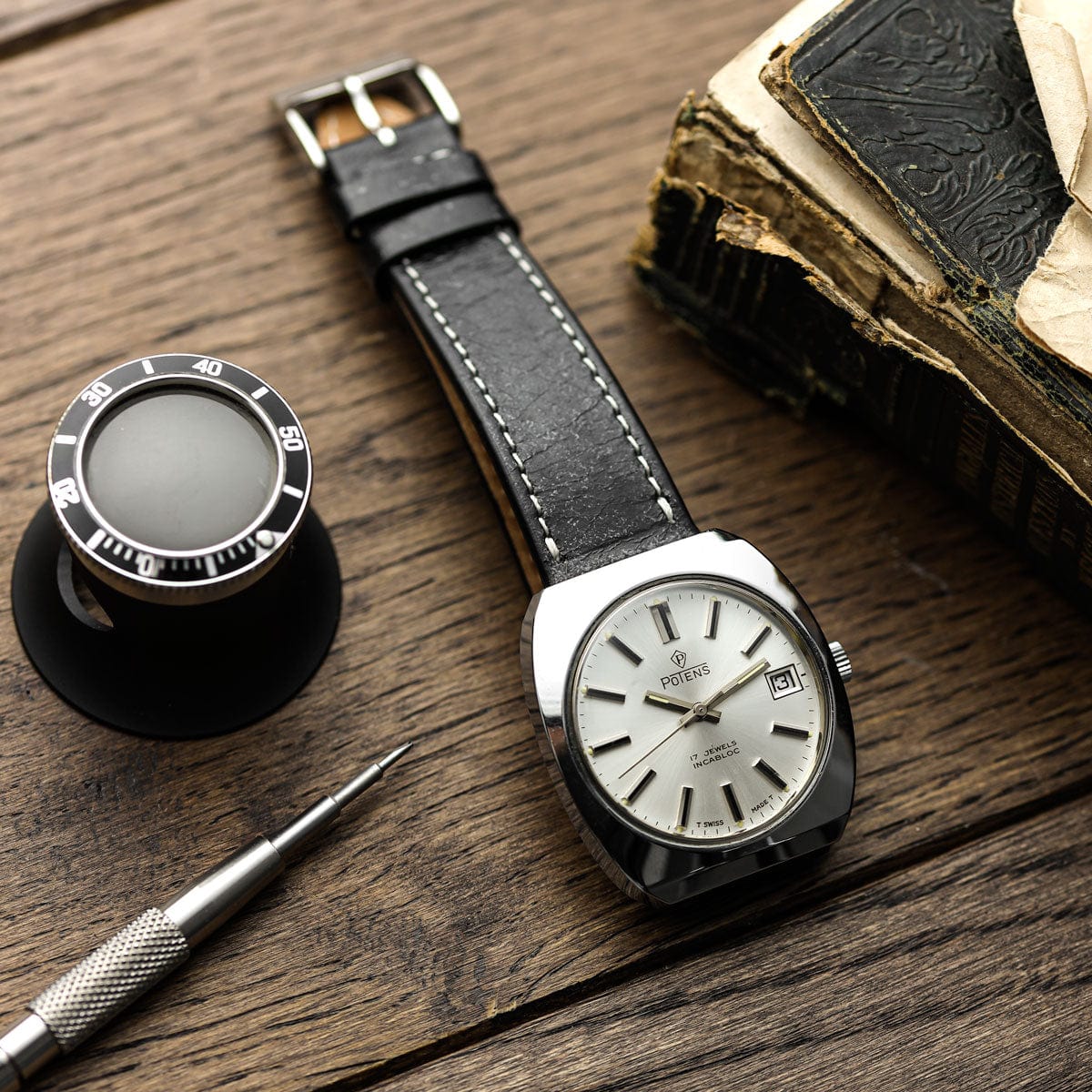 Dây đeo đồng hồ da thật Radstock Vintage - Màu đen cổ điển