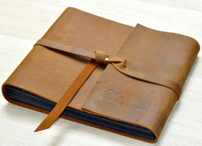 Sổ lưu niệm tiệc cưới bằng da khắc chữ.