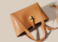 Túi xách da nhỏ đeo chéo dành cho nữ, kiểu dáng boutique.