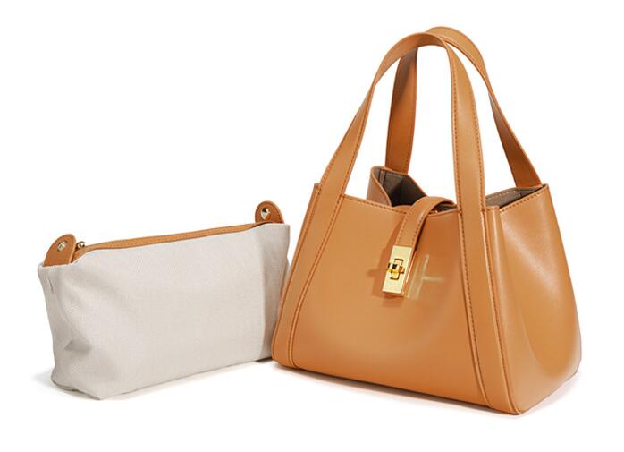 Túi xách da nhỏ đeo chéo dành cho nữ, kiểu dáng boutique.