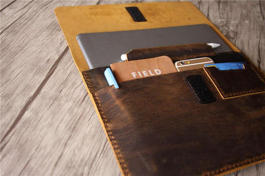 Bao da đựng laptop Surface.