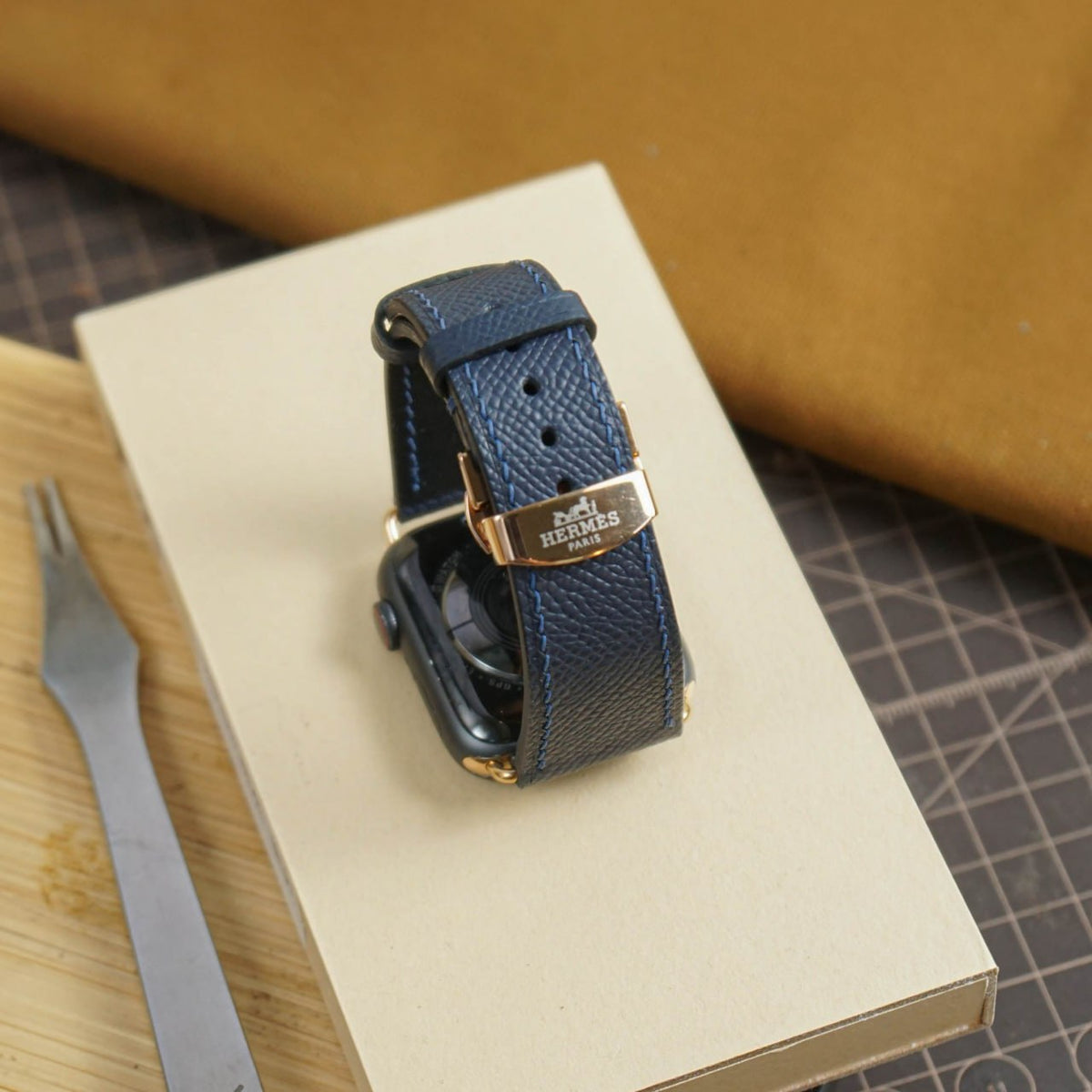 Dây đeo đồng hồ Apple Watch bằng da Epsom cho dòng 3 4 5 6 7 8 9 Ultra, kích thước từ 38mm đến 49mm. 