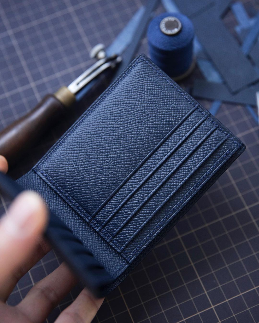Ví gập đôi cơ bản - Xanh navy 
