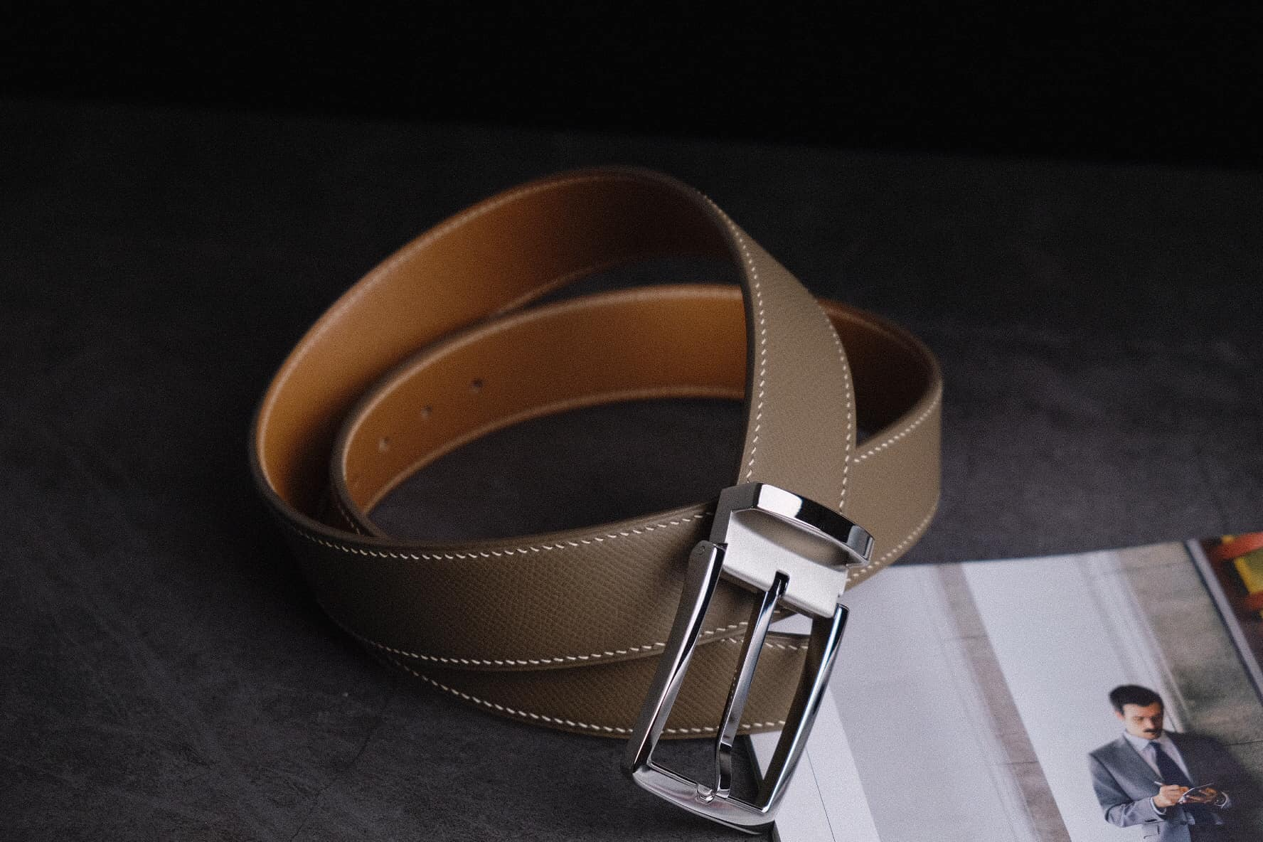Sabuk Kulit Epsom Buatan Tangan Dengan gesper baja dasar