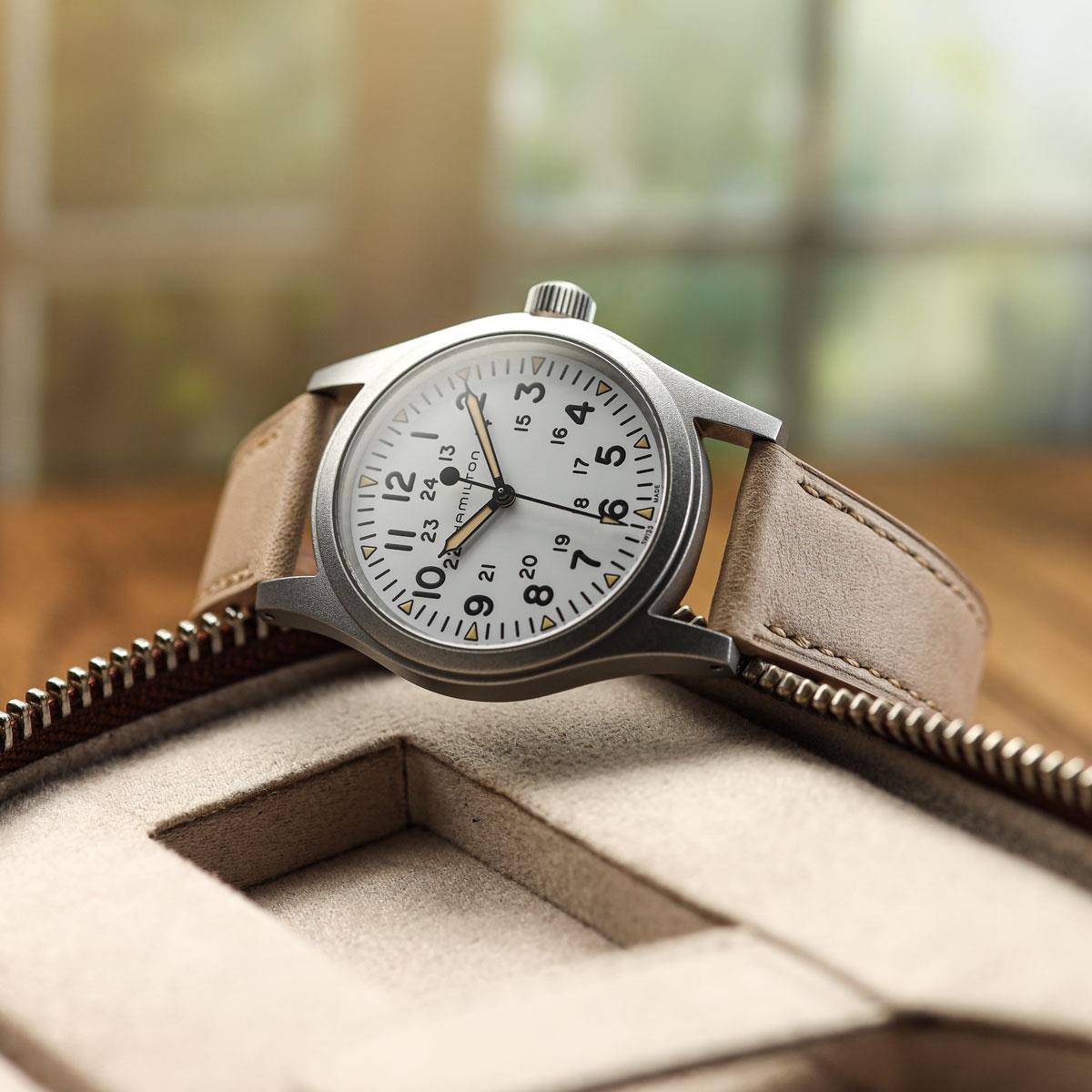 Vòng tay montre en cuir plat Brixham Màu be pastel Élégance et confort