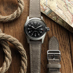 Vòng tay Montre en Cuir Plat Brixham, Gris Pastel Élégant
