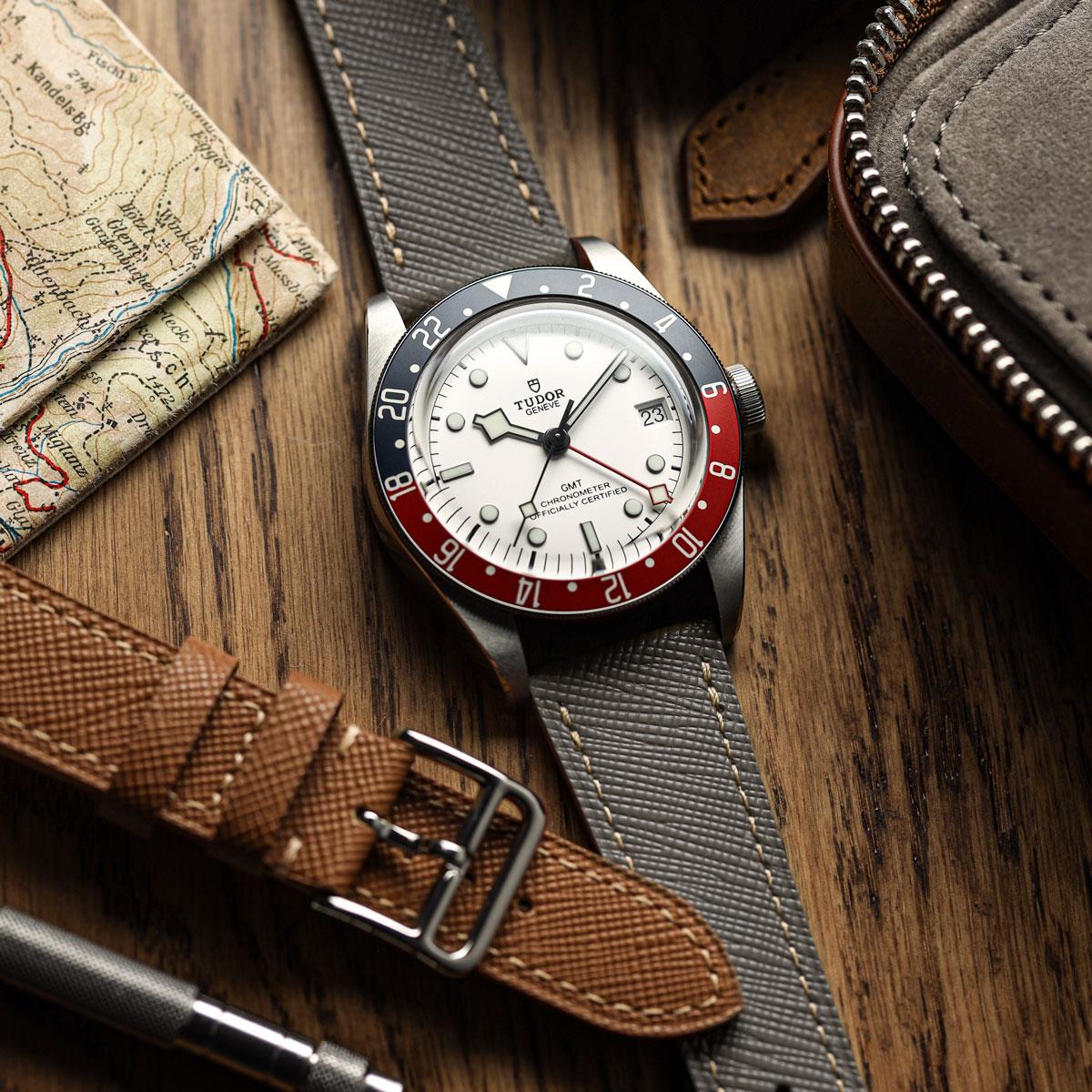 Montre en cuir Saffiano Grège de Brixham mang lại phong cách sang trọng và tinh tế