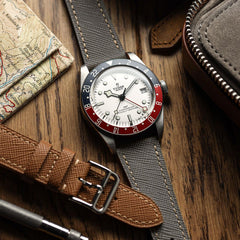 Montre en cuir Saffiano Grège de Brixham mang lại phong cách sang trọng và tinh tế