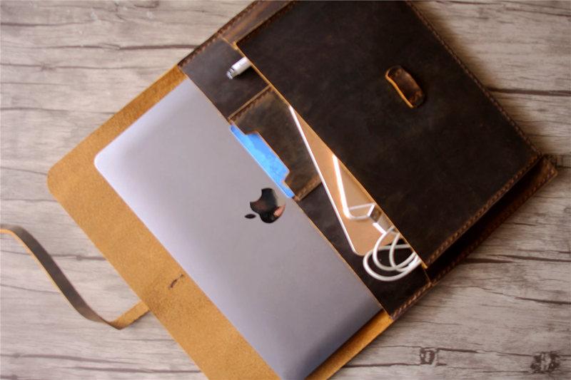Bao da đựng Macbook Air 13 inch được thiết kế riêng theo yêu cầu.