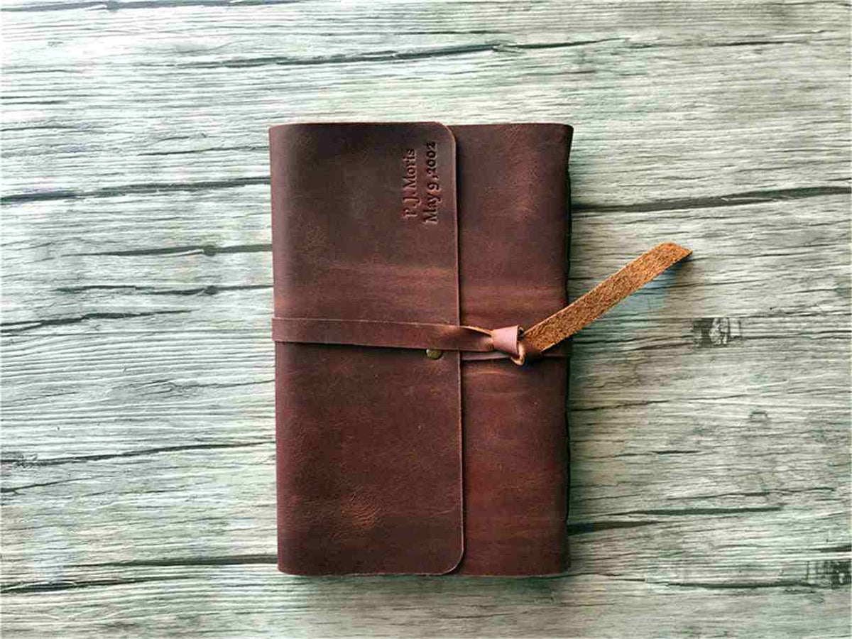 Album ảnh cưới bìa da dập nổi.