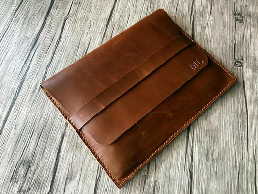 Bao da iPad Pro 10.5 inch bằng da màu nâu mộc mạc được thiết kế riêng.