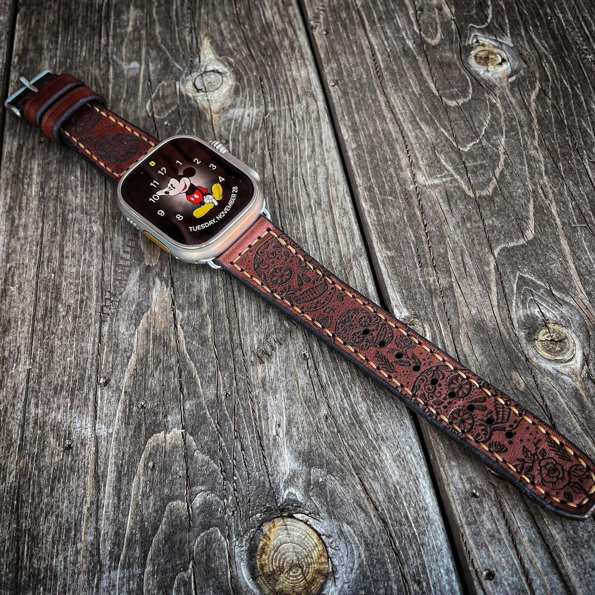 Dây đeo Apple Watch - Hình đầu lâu đường