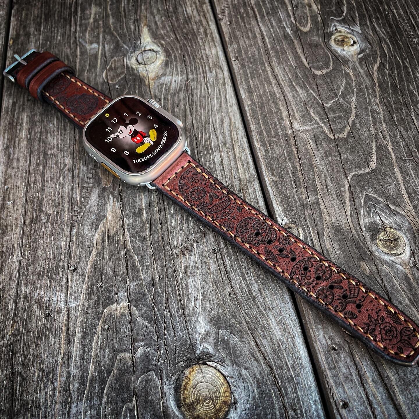 Dây đeo Apple Watch - Hình đầu lâu đường