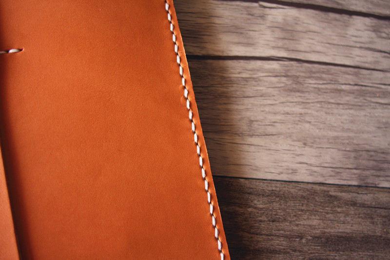 Bao đựng laptop bằng da theo yêu cầu cá nhân.