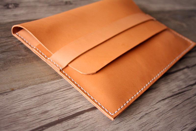 Bao đựng laptop bằng da theo yêu cầu cá nhân.