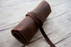 Bao đựng bút chì bằng da thủ công.