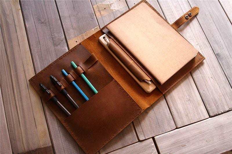 Túi đựng tài liệu bằng da màu nâu được cá nhân hóa