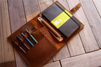 Bìa da Moleskine màu vàng nâu được cá nhân hóa.