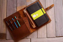 Bìa da Moleskine màu vàng nâu được cá nhân hóa.