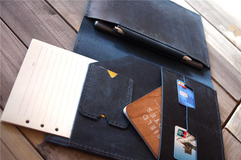 Bao da đựng laptop Macbook Air 13 inch theo yêu cầu cá nhân.