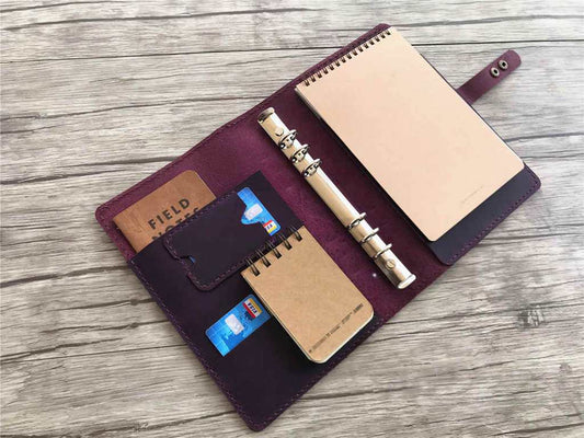 Bìa đựng tài liệu bằng da màu tím, khổ A4, kiểu dáng mộc mạc, có thể thay ruột, chất liệu giấy dày.