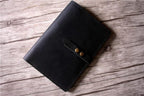 Sổ tay Moleskine màu đen, bìa da.