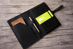 Sổ tay Moleskine màu đen, bìa da.