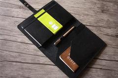 Sổ tay Moleskine màu đen, bìa da.