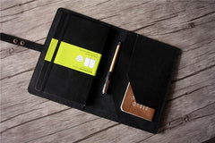 Sổ tay Moleskine màu đen, bìa da.