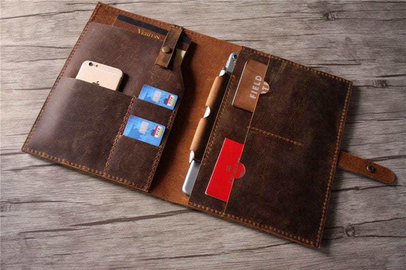Bao da đựng iPad cá nhân hóa theo yêu cầu.