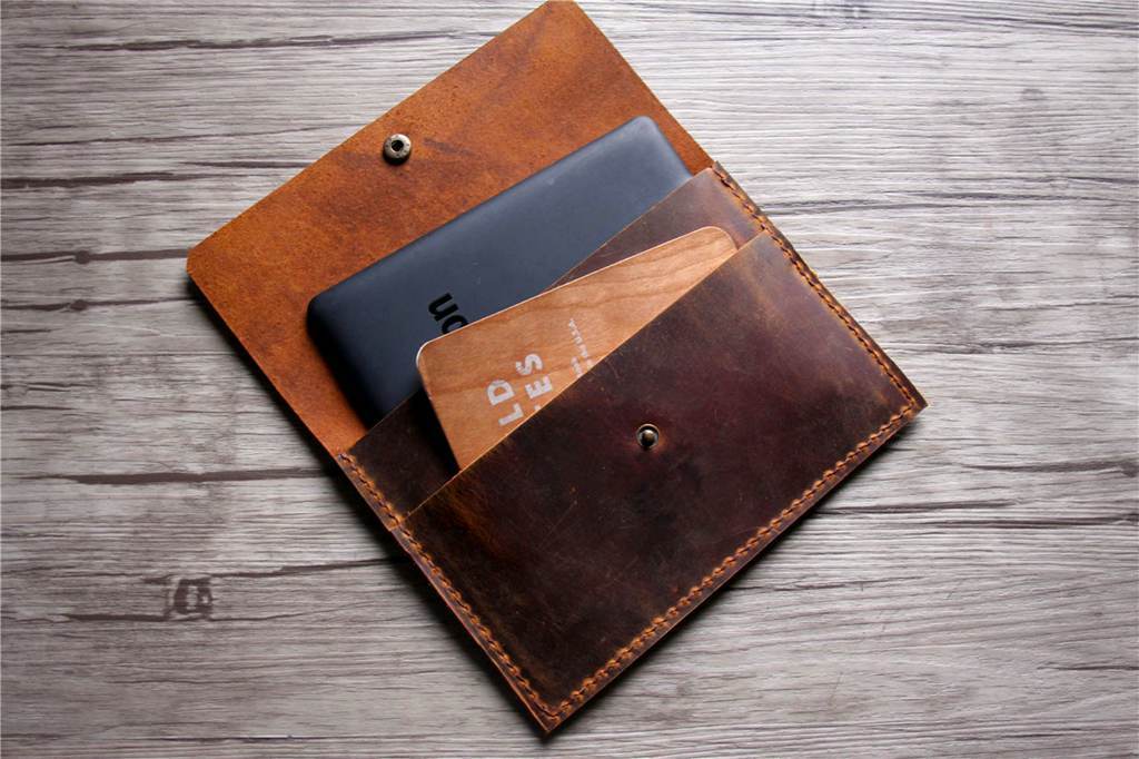 Bao da đựng Kindle Voyage được cá nhân hóa.