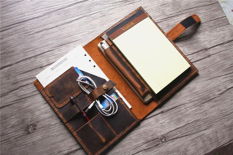 Túi đựng laptop Microsoft Surface bằng da.