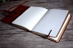 Sổ tay bìa da màu xanh dương đặt làm riêng. 