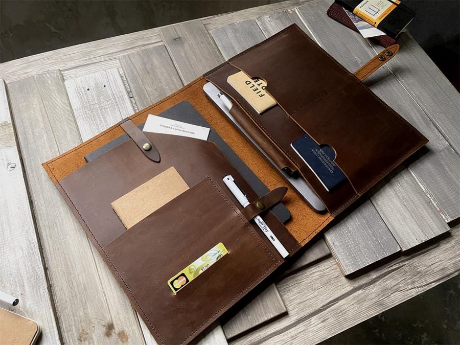 Ốp lưng Macbook bằng da cá nhân hóa, phong cách. 