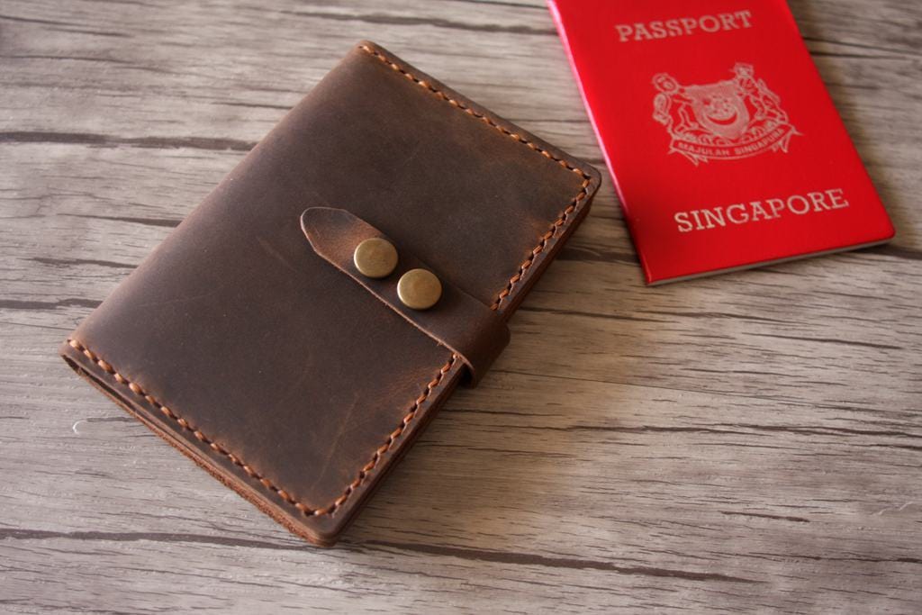 Bao da đựng hộ chiếu du lịch.
