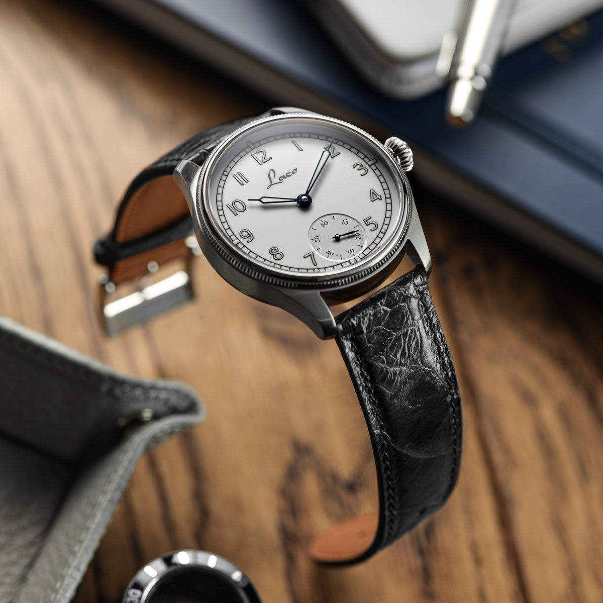 Bracelet de montre en cuir fait main avec jambe d'autruche Durbuy en noir rực rỡ